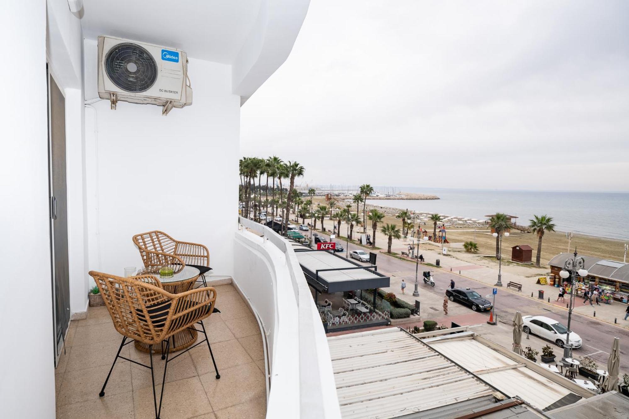Lazuli Sea View Beachfront Ap 21 Larnaca Luaran gambar