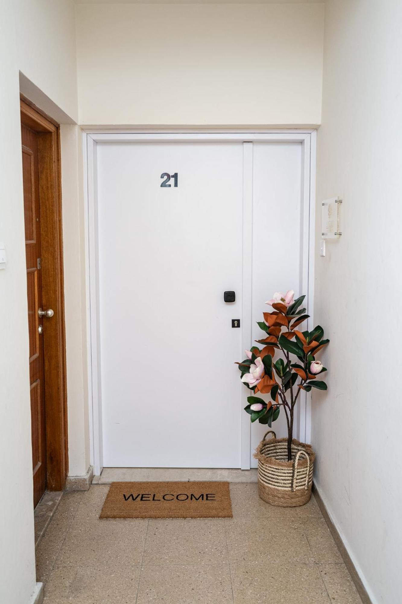 Lazuli Sea View Beachfront Ap 21 Larnaca Luaran gambar