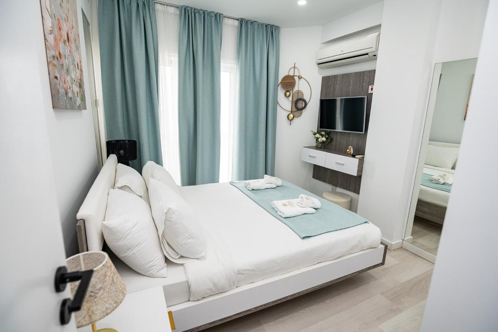 Lazuli Sea View Beachfront Ap 21 Larnaca Luaran gambar
