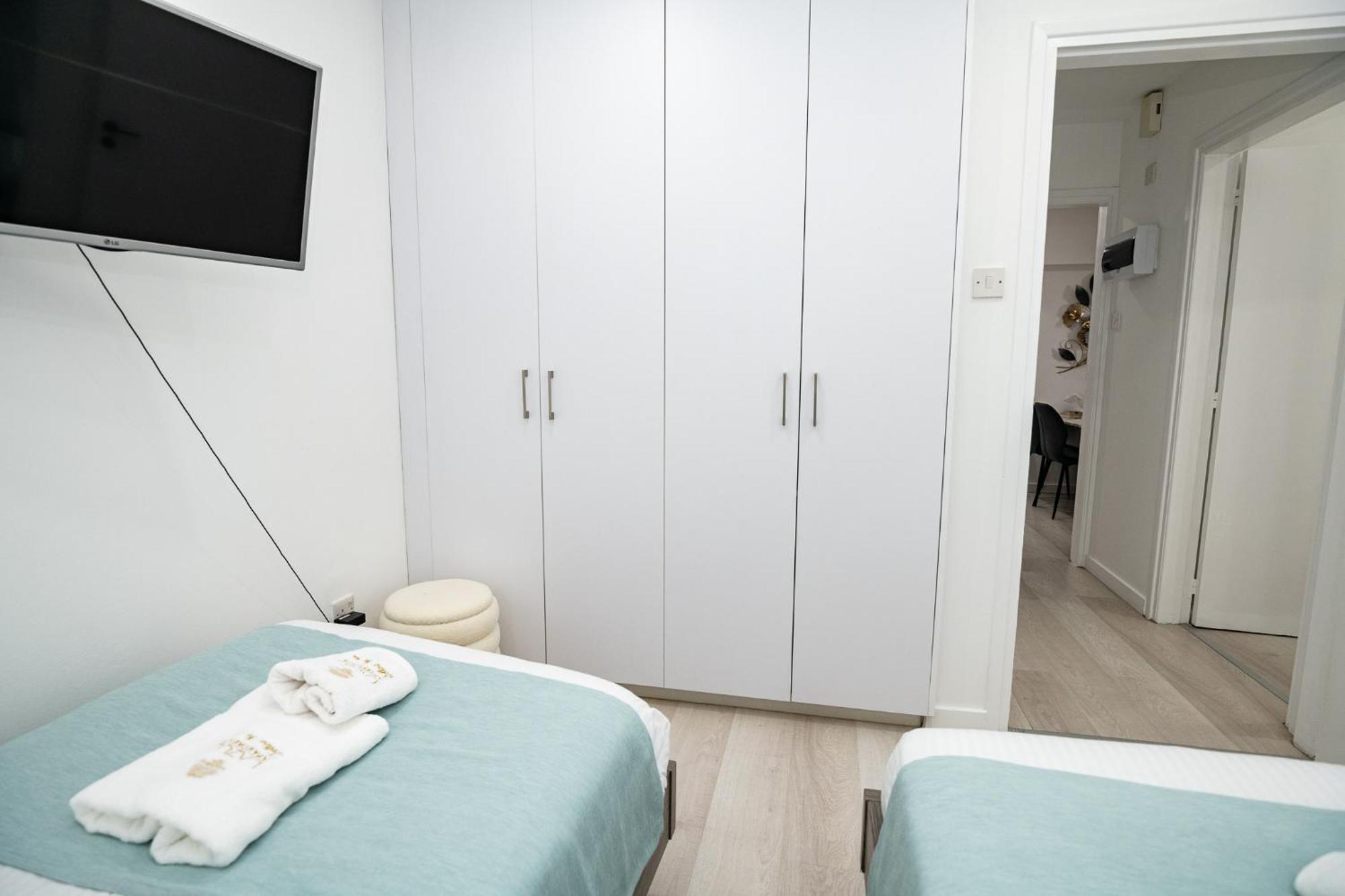 Lazuli Sea View Beachfront Ap 21 Larnaca Luaran gambar