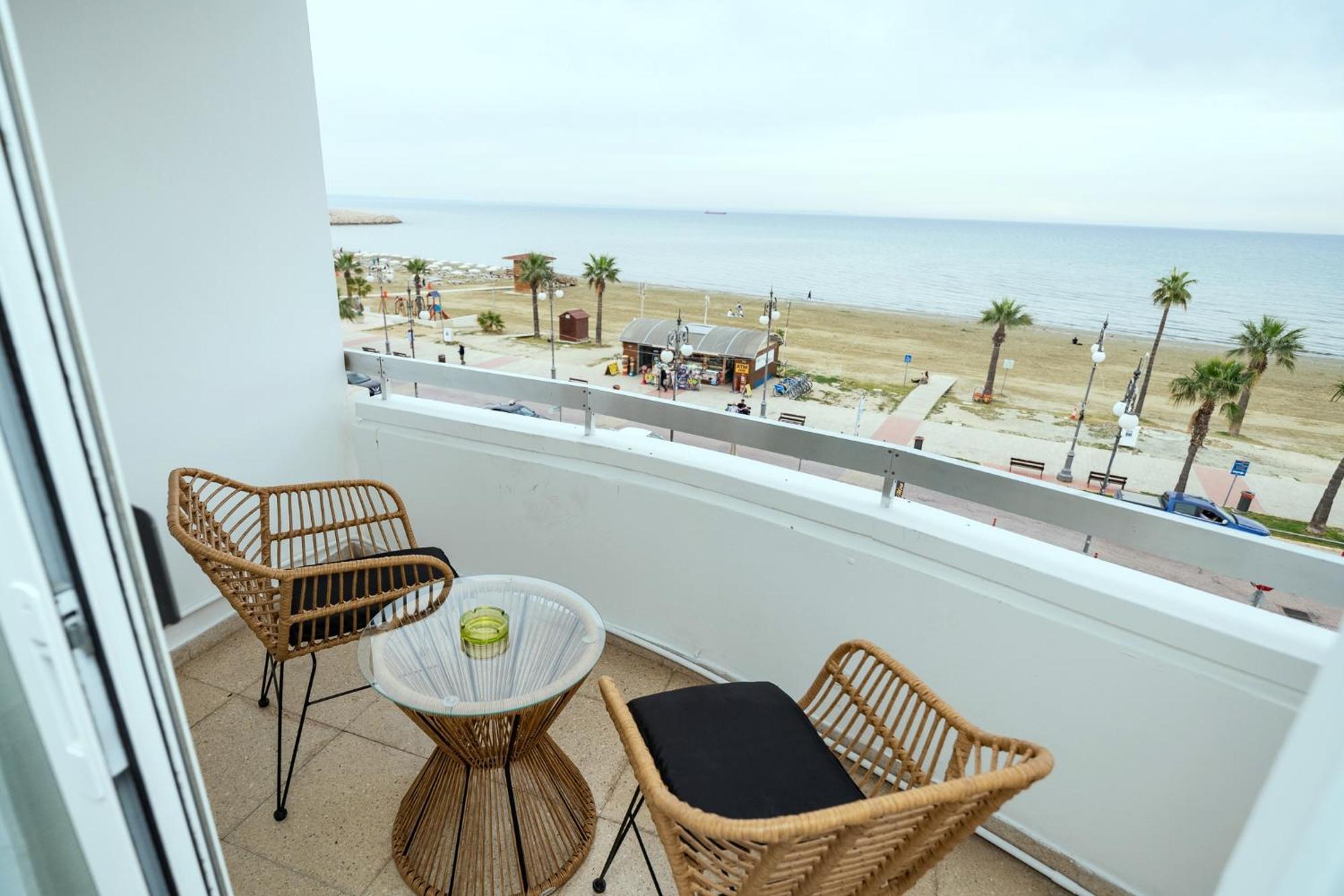 Lazuli Sea View Beachfront Ap 21 Larnaca Luaran gambar