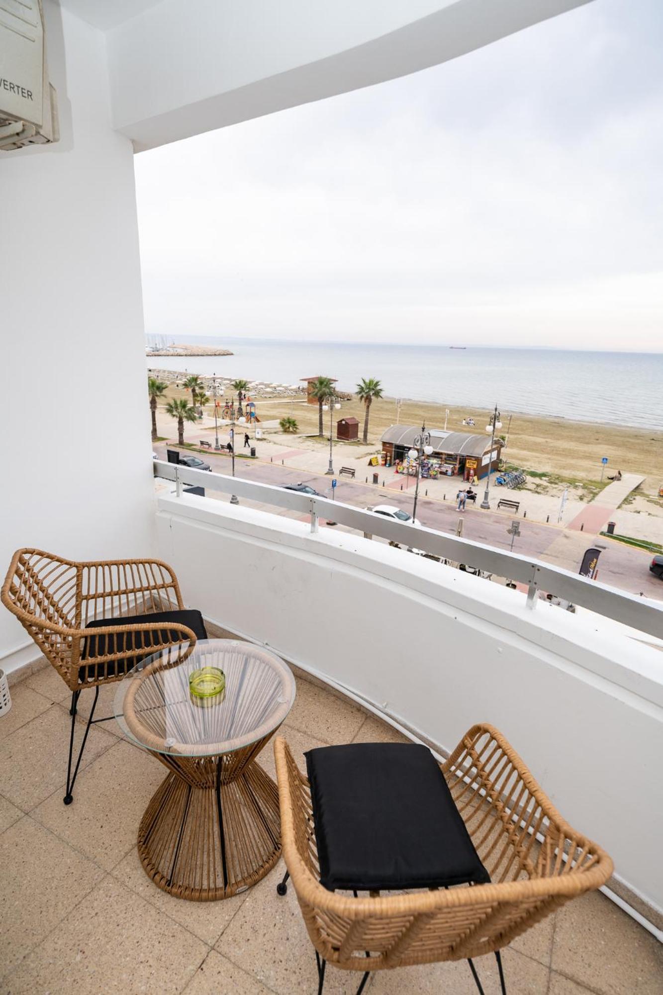 Lazuli Sea View Beachfront Ap 21 Larnaca Luaran gambar
