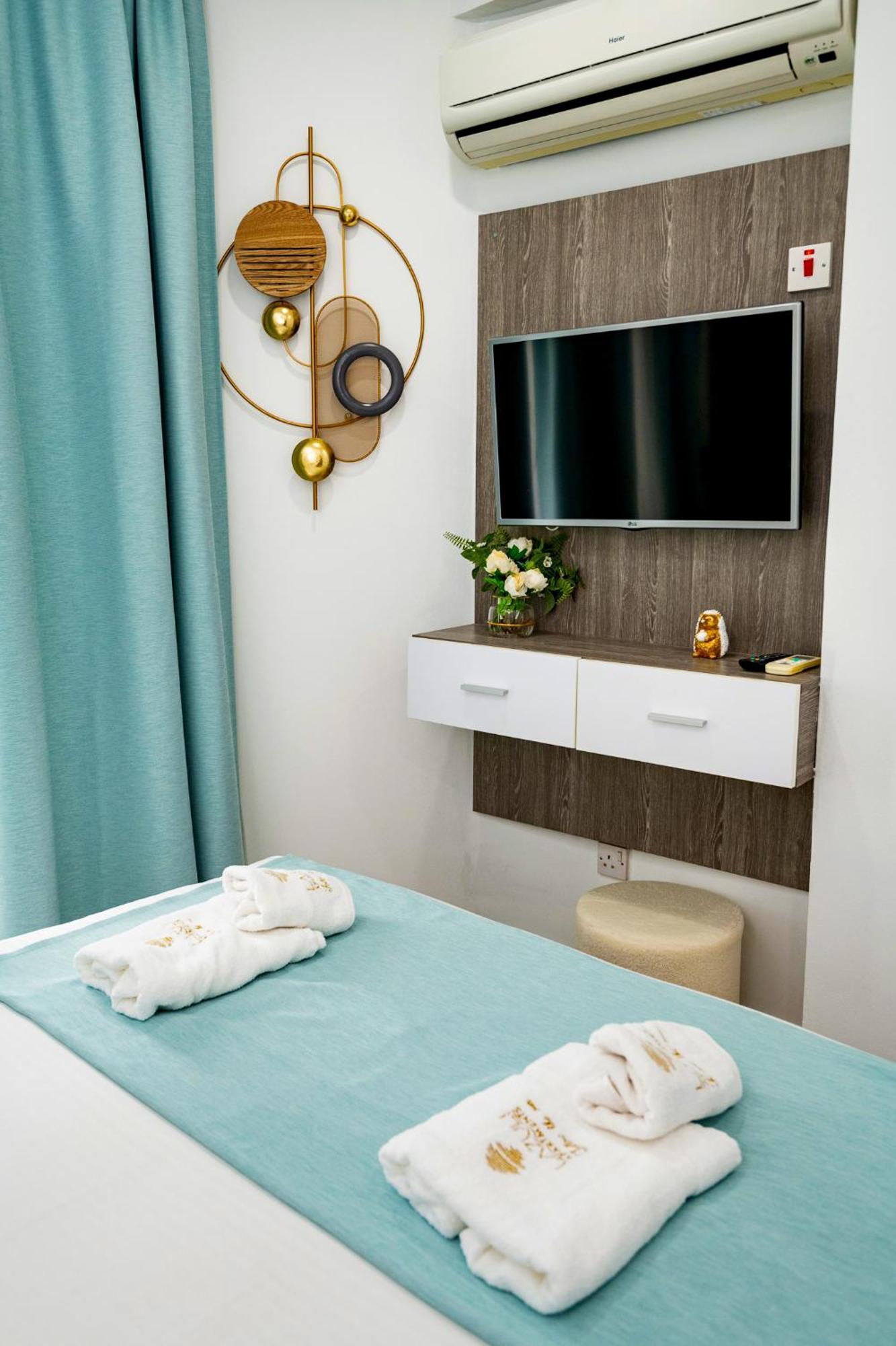 Lazuli Sea View Beachfront Ap 21 Larnaca Luaran gambar