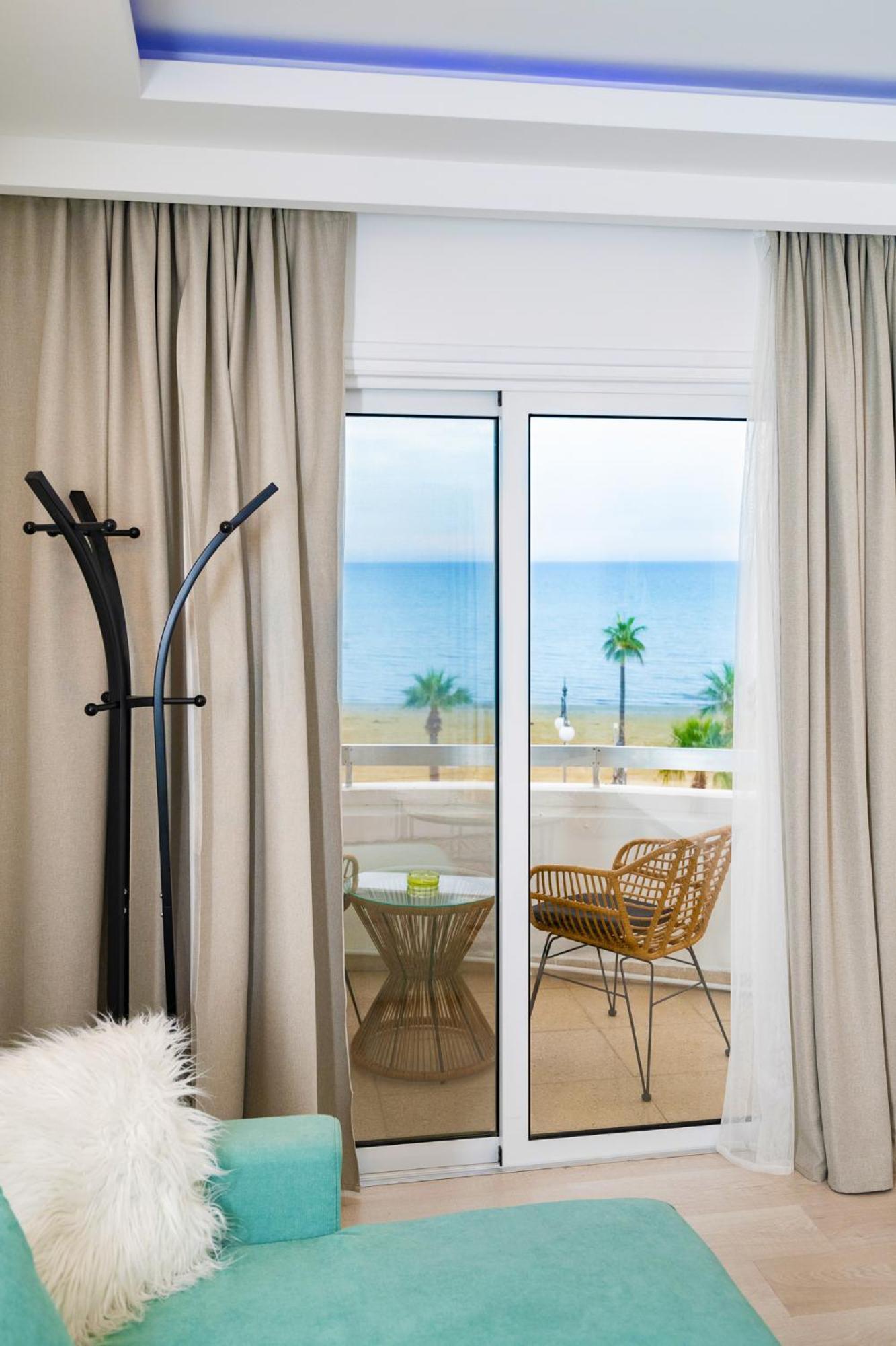 Lazuli Sea View Beachfront Ap 21 Larnaca Luaran gambar