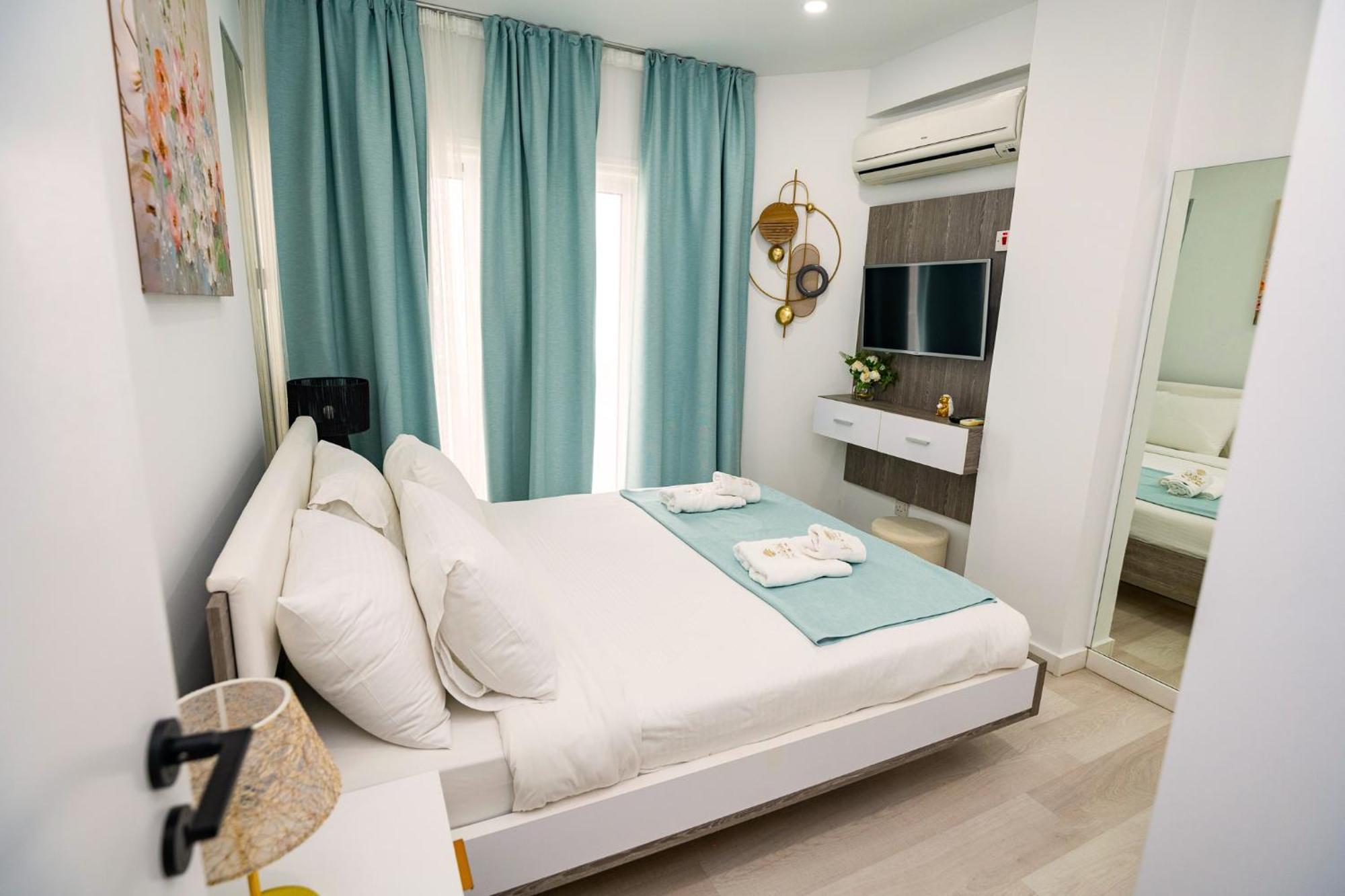 Lazuli Sea View Beachfront Ap 21 Larnaca Luaran gambar