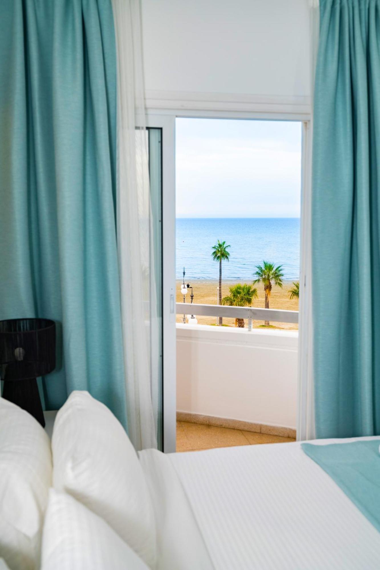 Lazuli Sea View Beachfront Ap 21 Larnaca Luaran gambar